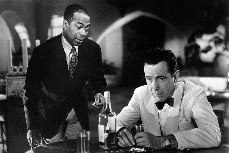 观看电影Humphrey Bogart向我们展示了如何在“卡萨布兰卡”中佩戴手表