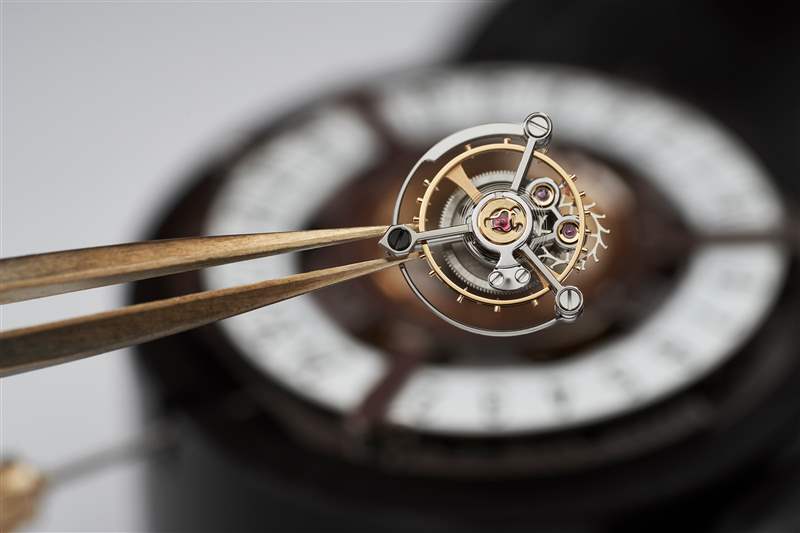 隆重推出宝格丽Octo Roma Central Tourbillon Papillon