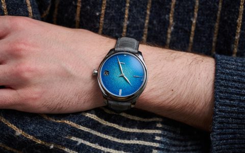 H. Moser最新的万年历是一款Tantalum Fumé Stunner