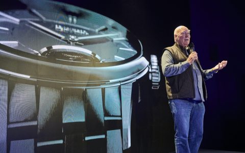 行业传奇让-克洛德·比弗推出首款以他自己的名字命名的极其复杂且昂贵的腕表