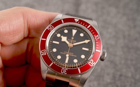 是否有Jubilee链带的表迷？帝舵TUDOR Black Bay酒红圈搭配五节链带，升级METAS认证