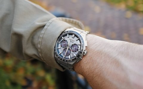戴上（卫星精确）Seiko Astron Solar钛金属腕表一周