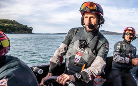 劳力士制造的可穿戴钛金属手表——人们如何不惊慌失措？