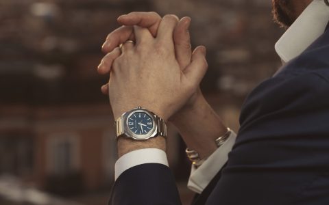 戴上BVLGARI Octo Roma系列腕表，开启罗马假期模式