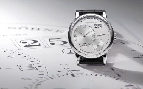 除了大日期这个特色，朗格经典款Lange 1还蕴含黄金比例设计原则？