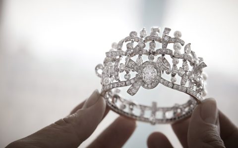 以宝石编织出斜纹软呢那般的柔软｜Tweed de CHANEL顶级珠宝系列