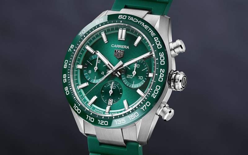 泰格豪雅推出Carrera Chronograph 44mm Green计时码表：新绿色盘+陶瓷表圈