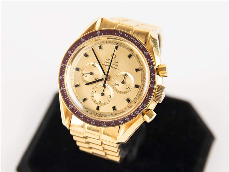 美国宇航员Walter Schirra拥有的OMEGA Speedmaster金壳纪念版腕表以190万美元拍卖成交