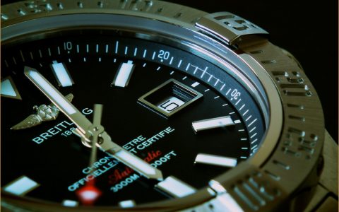 百年灵和沛纳海谁档次高(百年灵手表和沛纳海手表哪个好)