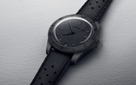 ORIS庆祝品牌120周年推出全黑Divers Sixty-Five手表
