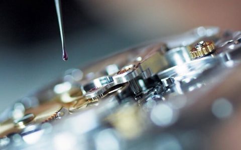 手表该多久洗油保养一次？