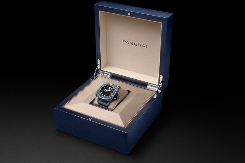 夜光功能新高度！ Panerai全新Submersible Elux LAB-ID腕表 以纯机械一键开关发光系统